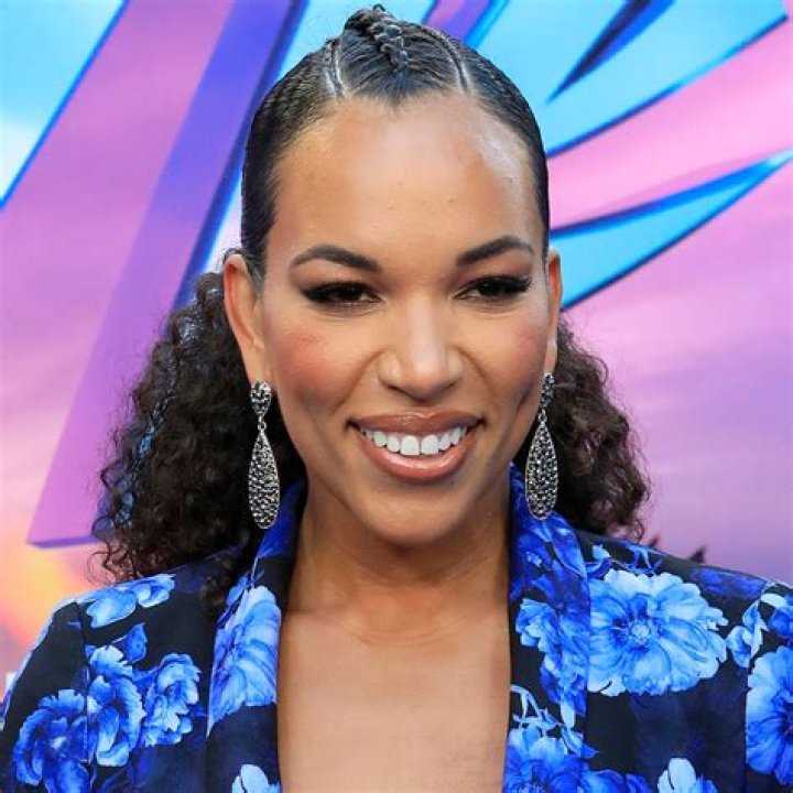 MJ Acosta-Ruiz Age, Height, Net Worth, Bio, Married