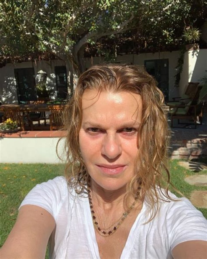 Sandra Bernhard – Biography, Facts & Life Story